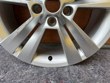 Load image into Gallery viewer, 1x Alufelge 18 Zoll 7.0&quot; 5x112 45ET Glanz Silber 57A601025E Skoda Kodiaq