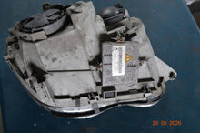 Laden Sie das Bild in den Galerie-Viewer, Frontscheinwerfer Mercedes-Benz W203 A2038203761 Xenon Links Headlight SCH2667063392qf