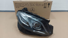 Laden Sie das Bild in den Galerie-Viewer, Frontscheinwerfer Mercedes-Benz W213 A2139064804 Rechts Scheinwerfer Headlight SCH6504668130yb