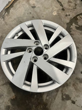Load image into Gallery viewer, 1x Alufelge 15 Zoll 5.5" 5x100 40ET Glanz Silber 2G0601025BB VW Polo Rim Wheel FEL7031359546dw