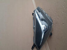 Laden Sie das Bild in den Galerie-Viewer, Frontscheinwerfer Toyota Yaris Rechts Scheinwerfer Headlight SCH6934399216wq
