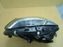 Laden Sie das Bild in den Galerie-Viewer, Frontscheinwerfer Mercedes-Benz W246 A2469066101 LED Links Headlight