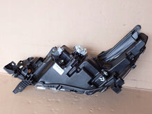 Laden Sie das Bild in den Galerie-Viewer, Frontscheinwerfer Toyota Hilux VIII 81110-YP431 Full LED Rechts Headlight SCH8288356034dd