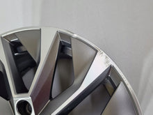 Laden Sie das Bild in den Galerie-Viewer, 1x Alufelge 16 Zoll 7.0&quot; 5x100 46ET 6V0601025B Skoda Fabia Iii Rim Wheel