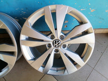 Laden Sie das Bild in den Galerie-Viewer, 4x Alufelge 18 Zoll 7.5" 5x112 50ET Glanz Silber 10A071498 VW Touran Rim Wheel FEL1666521728vd