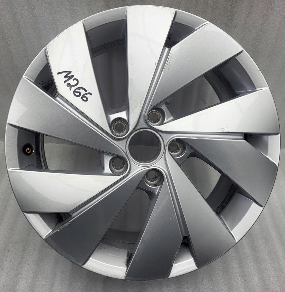 1x Alufelge 17 Zoll 6.5" 5x112 46ET Glanz Silber 5H0601025B VW Golf Rim Wheel FEL5570556841fj