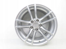 Laden Sie das Bild in den Galerie-Viewer, 1x Alufelge 18 Zoll 9.0" 5x120 29ET Silber 2284906 BMW F80 Rim Wheel FEL8206824748mu