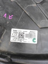 Laden Sie das Bild in den Galerie-Viewer, Frontscheinwerfer Dacia Duster 260107725R LED Rechts Scheinwerfer Headlight SCH9046205267hm