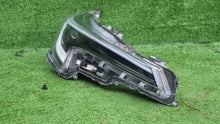 Load image into Gallery viewer, Frontscheinwerfer Toyota Corolla Hatchback 81110-02X10 Rechts Headlight SCH4924314445ne