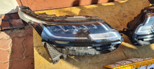 Laden Sie das Bild in den Galerie-Viewer, Frontscheinwerfer Land Rover Range I Velar M8A2-13W030-EA Rechts oder Links SCH1156455918rf