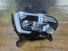 Laden Sie das Bild in den Galerie-Viewer, Frontscheinwerfer Renault Master I 260105567R Rechts Scheinwerfer Headlight SCH2352947278za