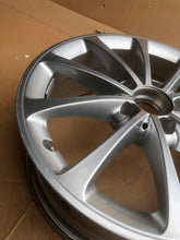 Laden Sie das Bild in den Galerie-Viewer, 1x Alufelge 17 Zoll 6.5" 5x112 44ET Glanz A1774010300- Mercedes-Benz Rim Wheel FEL7605107436cq