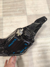 Laden Sie das Bild in den Galerie-Viewer, Frontscheinwerfer Hyundai I10 92102-B9000 Rechts Scheinwerfer Headlight SCH8795901237fs