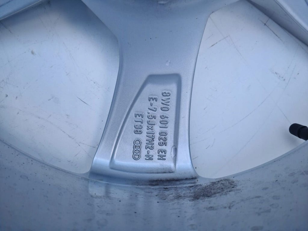 1x Alufelge 17 Zoll 7.5" 5x112 38ET Glanz Silber 8W0601025 Audi B9 Rim Wheel