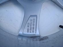 Laden Sie das Bild in den Galerie-Viewer, 1x Alufelge 17 Zoll 7.5&quot; 5x112 38ET Glanz Silber 8W0601025 Audi B9 Rim Wheel