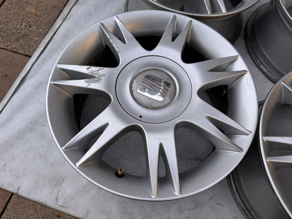 4x Alufelge 15 Zoll 6.0" 5x100 43ET Glanz Silber 6L0601025A Seat I Rim Wheel FEL6814274215kh