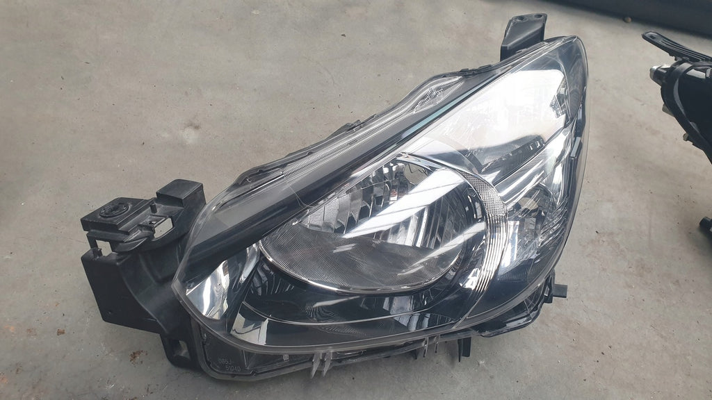 Frontscheinwerfer Mazda 2 Links Scheinwerfer Headlight