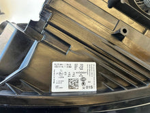 Laden Sie das Bild in den Galerie-Viewer, Frontscheinwerfer Skoda Enyaq IV 5LB941016G Rechts Scheinwerfer Headlight