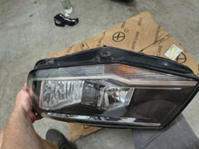 Laden Sie das Bild in den Galerie-Viewer, Frontscheinwerfer VW Caddy 2K1941005B Links Scheinwerfer Headlight SCH6374844874tm