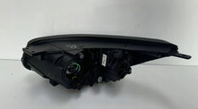 Laden Sie das Bild in den Galerie-Viewer, Frontscheinwerfer Kia Soul 92102-E4 LED Rechts Scheinwerfer Headlight