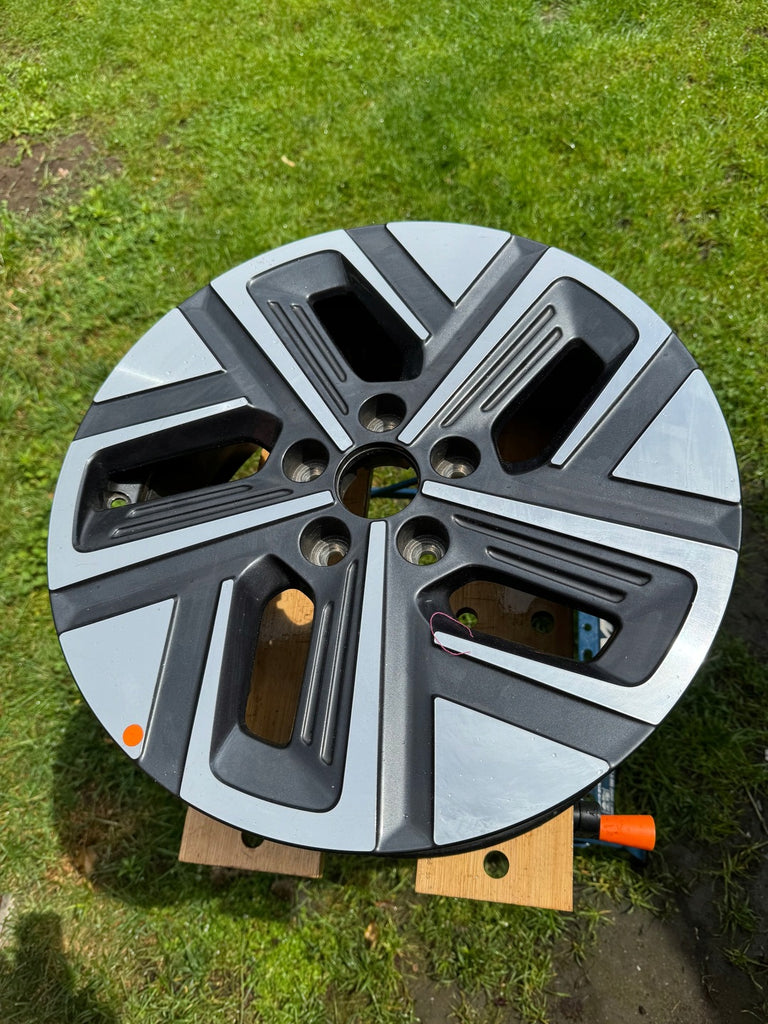 1x Alufelge 17 Zoll 7.0" 5x114.3 50ET Glanz Graphit 52910-DD100 Hyundai Kona Mg