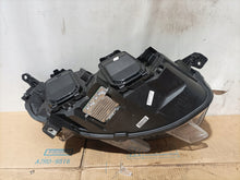 Laden Sie das Bild in den Galerie-Viewer, Frontscheinwerfer Opel Zafira Vivaro 9832837680-00 Xenon Links Headlight SCH7697528206sn