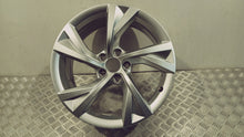 Laden Sie das Bild in den Galerie-Viewer, 1x Alufelge 18 Zoll 8.0" 5x112 40ET Glanz Silber 8W0601025EJ Audi A4 B9 FEL8732081167op