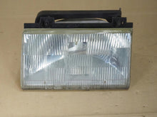 Load image into Gallery viewer, Frontscheinwerfer Ford A2218200266 Vorderseite Scheinwerfer Headlight