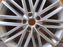 Load image into Gallery viewer, 1x Alufelge 18 Zoll 7.0" 5x112 45ET Glanz Silber 575601025D Seat Ateca Rim Wheel FEL5458151878zx