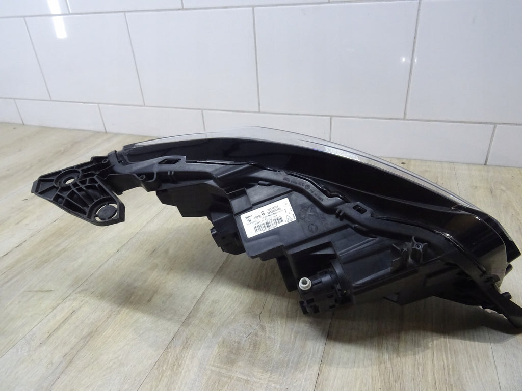 Frontscheinwerfer Peugeot 208 II 9833036380 73313327 Links Headlight