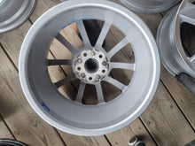 Load image into Gallery viewer, 1x Alufelge 17 Zoll 7.5&quot; 5x112 36ET Silber 4K0601025 Audi C8 Rim Wheel