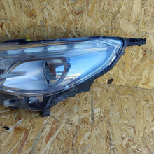 Laden Sie das Bild in den Galerie-Viewer, Frontscheinwerfer Peugeot 2008 I 90015175 9677810180 Links Headlight SCH7797017802st