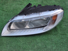 Laden Sie das Bild in den Galerie-Viewer, Frontscheinwerfer Volvo V70 S80 31420019 Links Scheinwerfer Headlight SCH3158127137vl