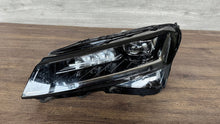 Laden Sie das Bild in den Galerie-Viewer, Frontscheinwerfer Skoda Superb III 3V1941015D Full LED Rechts oder Links