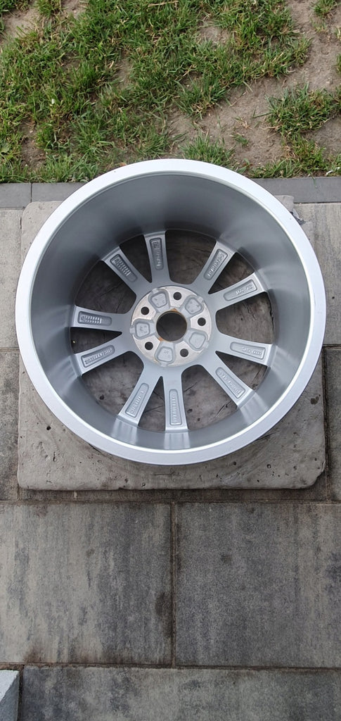1x Alufelge 17 Zoll 8.0" 5x112 46ET Glanz 8Y0601025CC Audi A3 Rim Wheel FEL8232590600ks
