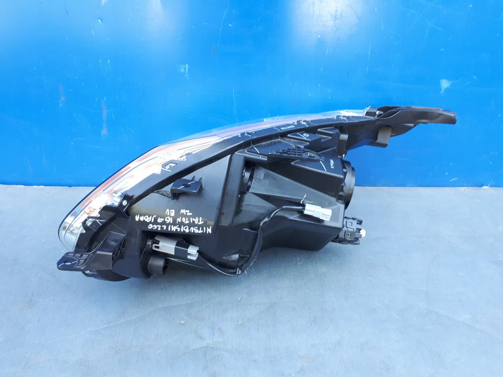 Frontscheinwerfer Mitsubishi L200 8301C738 Rechts Scheinwerfer Headlight