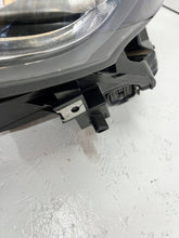 Laden Sie das Bild in den Galerie-Viewer, Frontscheinwerfer Mazda GRF5-51030 Ein Stück (Rechts oder Links) Headlight