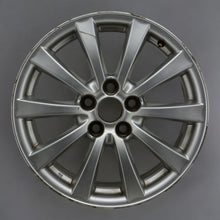 Laden Sie das Bild in den Galerie-Viewer, 1x Alufelge 17 Zoll 8.0&quot; 5x114.3 45ET Glanz Silber Toyota Rim Wheel