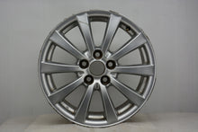 Laden Sie das Bild in den Galerie-Viewer, 1x Alufelge 17 Zoll 8.0&quot; 5x114.3 45ET Glanz Silber Toyota Rim Wheel