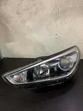 Laden Sie das Bild in den Galerie-Viewer, Frontscheinwerfer Hyundai I30 III G4921-22010 Links Scheinwerfer Headlight SCH3255005196di