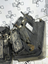 Load image into Gallery viewer, Frontscheinwerfer Volvo 82304585 82304599 Ein Satz Scheinwerfer Headlight SCH7065892978nu