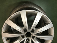 Load image into Gallery viewer, 1x Alufelge 17 Zoll 7.0&quot; 5x112 39ET Glanz Silber 7N0601025 VW Sharan Rim Wheel