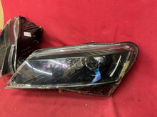 Load image into Gallery viewer, Frontscheinwerfer Skoda Superb III 3V1941016A 3V1941015A Xenon Ein Satz SCH3793924480tj