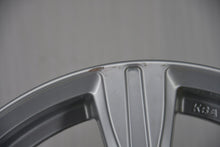 Laden Sie das Bild in den Galerie-Viewer, 1x Alufelge 17 Zoll 6.5" 5x114.3 45ET Glanz Silber KE409-3Z200 Nissan I FEL2745026211ii