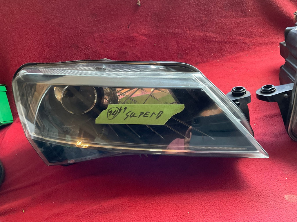 Frontscheinwerfer Skoda Superb III 3V1941015B 3V1941016B Xenon Ein Satz