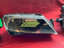 Laden Sie das Bild in den Galerie-Viewer, Frontscheinwerfer Skoda Superb III 3V1941015B 3V1941016B Xenon Ein Satz