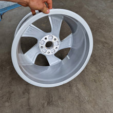 Load image into Gallery viewer, 1x Alufelge 17 Zoll 8.0&quot; 5x112 46ET Glanz Silber 8Y0601025 Audi Rim Wheel