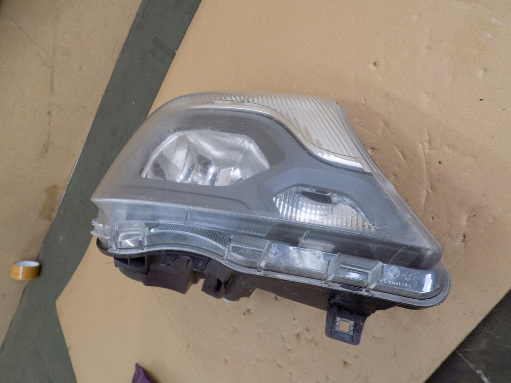 Frontscheinwerfer Mercedes-Benz Sprinter A9068202461 9068202461 Rechts Headlight
