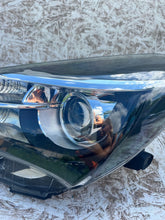 Load image into Gallery viewer, Frontscheinwerfer Toyota Yaris PA6-GF35 Links Scheinwerfer Headlight