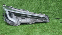Load image into Gallery viewer, Frontscheinwerfer Toyota Corolla Hatchback 81110-02X10 Rechts Headlight SCH4924314445ne